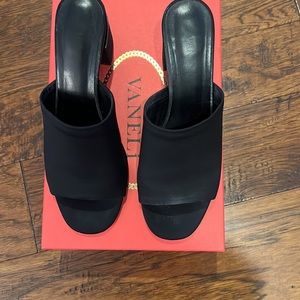 Vaneli “Leonce” in black. Size 8.5M